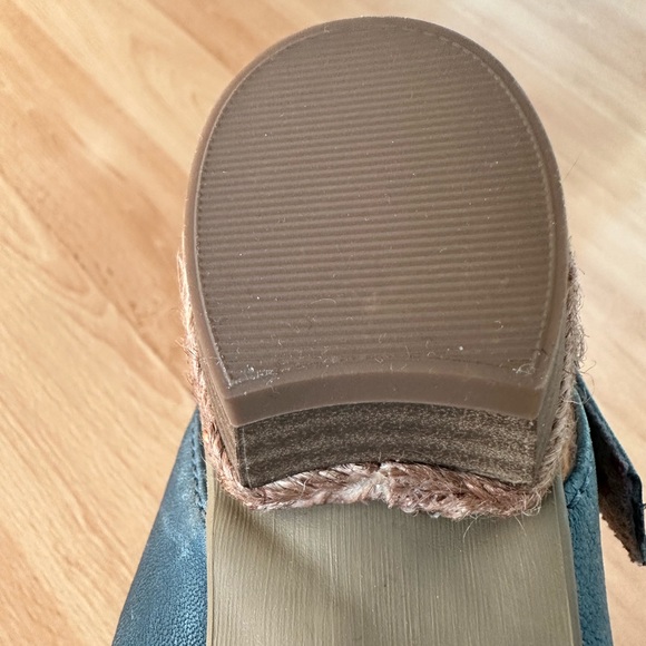 Blue leather Mjus block low heel sling back size 37 NWOT - Picture 5 of 9